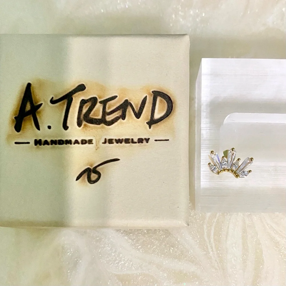 Elegant Gold and zircon stud Earring